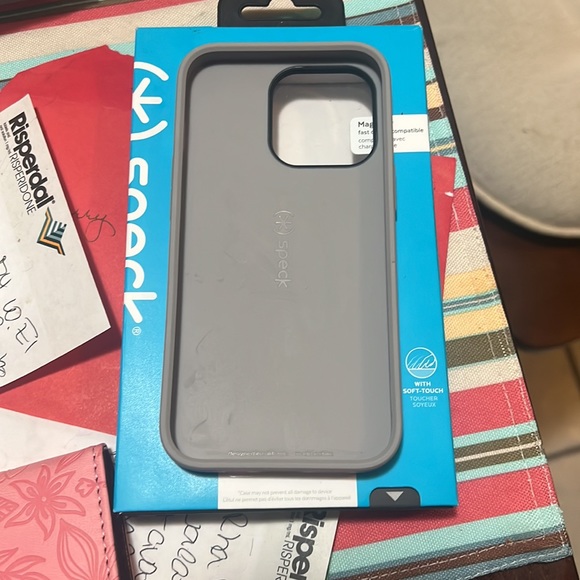 Speck Candy Shell Pro 13 IPhone (Brand New) still in original box. Light pink. - Picture 4 of 6